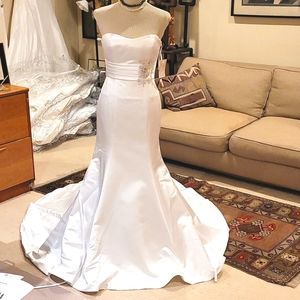 Satin Mermaid trumpet strapless lace up bridal gown